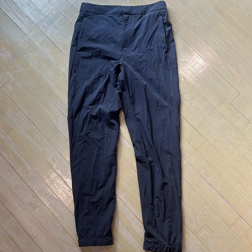 On Mens joggers